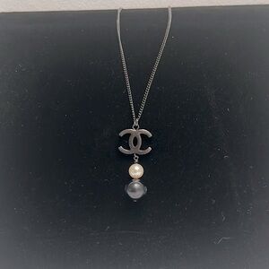 Chanel Black/White Pearl Necklace